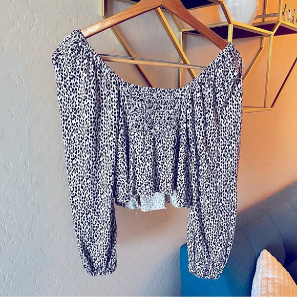 Urban Outfitters animal print crop blouse raw edges cut outs medium M - Picture 5 of 11
